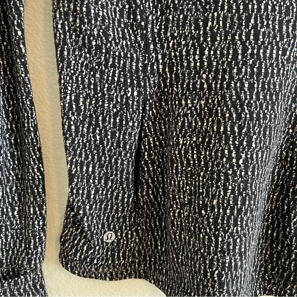 Lululemon Runderful Long Sleeve shirt Black White pattern Size 8 - Picture 6 of 8